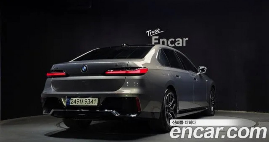 BMW 7-Series 