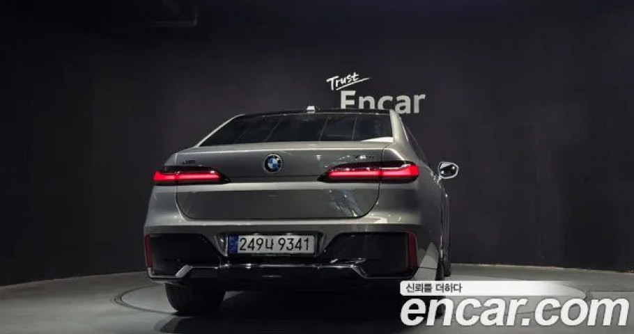 BMW 7-Series 