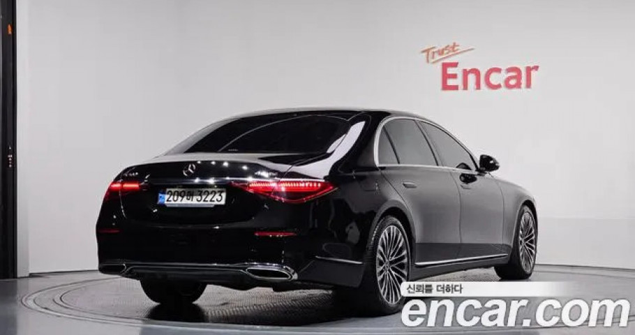 Mercedes-Benz S-Class 