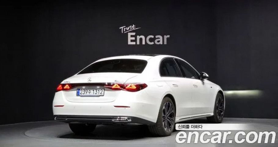 Mercedes-Benz E-Class 