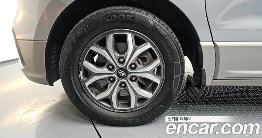Hyundai Starex 