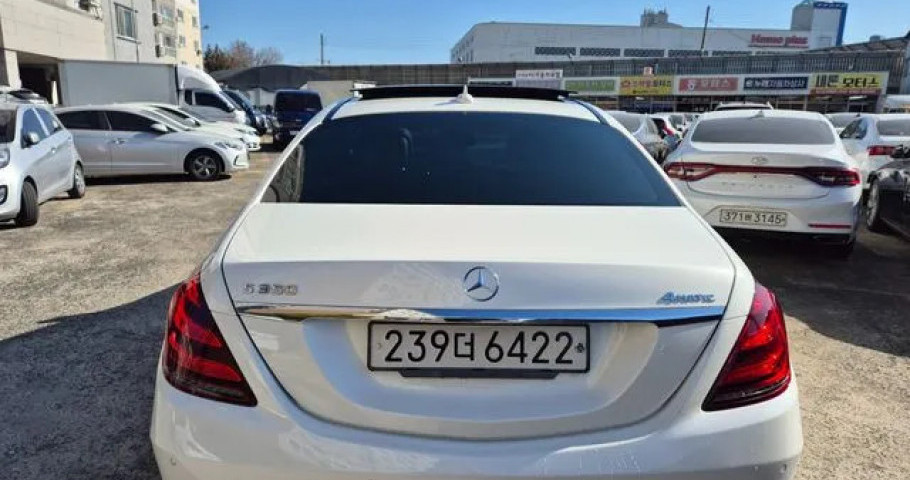 Mercedes-Benz S-Class 