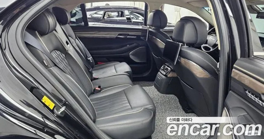Genesis G90 