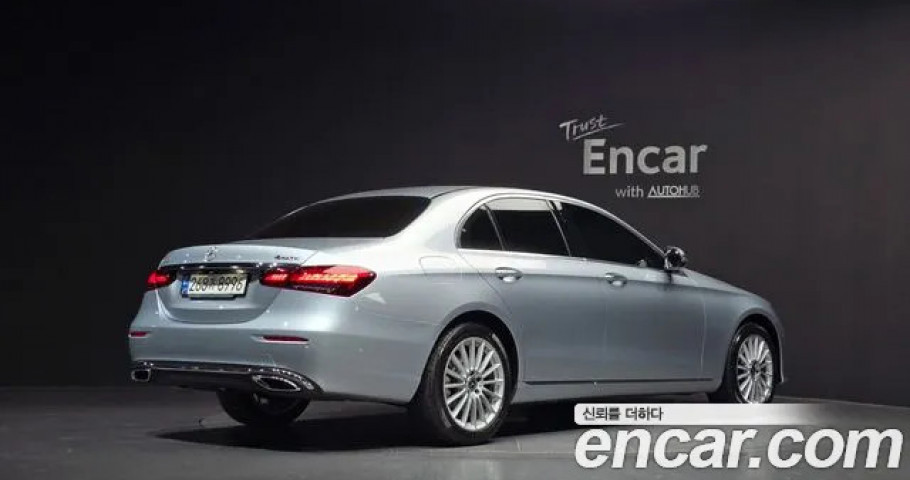 Mercedes-Benz E-Class 