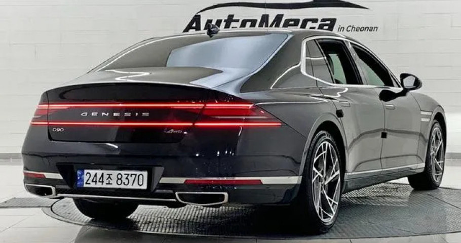 Genesis G90 