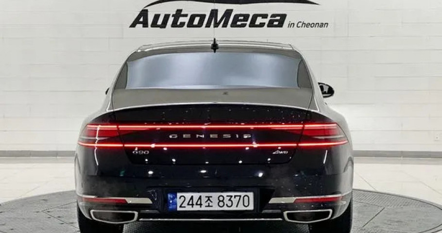 Genesis G90 
