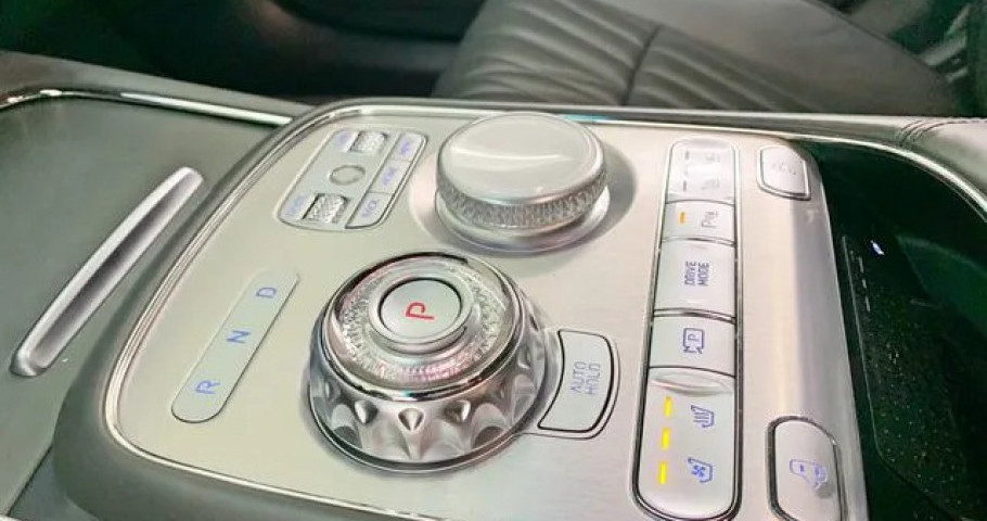 Genesis G90 