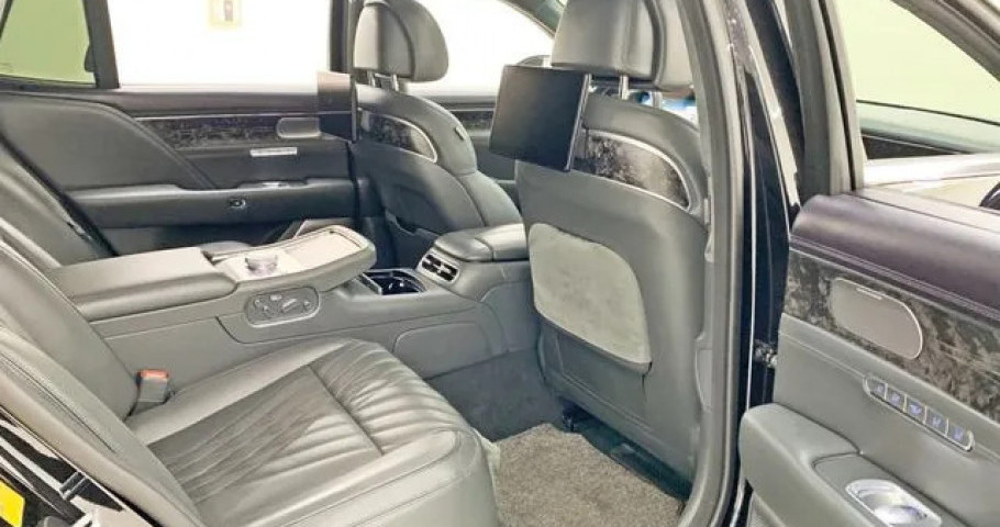 Genesis G90 