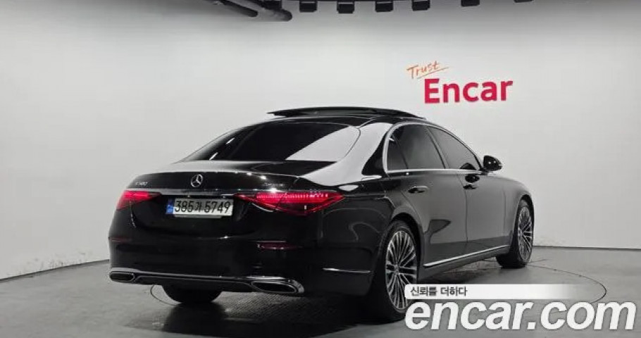 Mercedes-Benz S-Class 