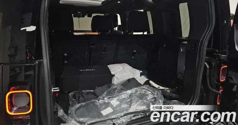 Land Rover Defender 