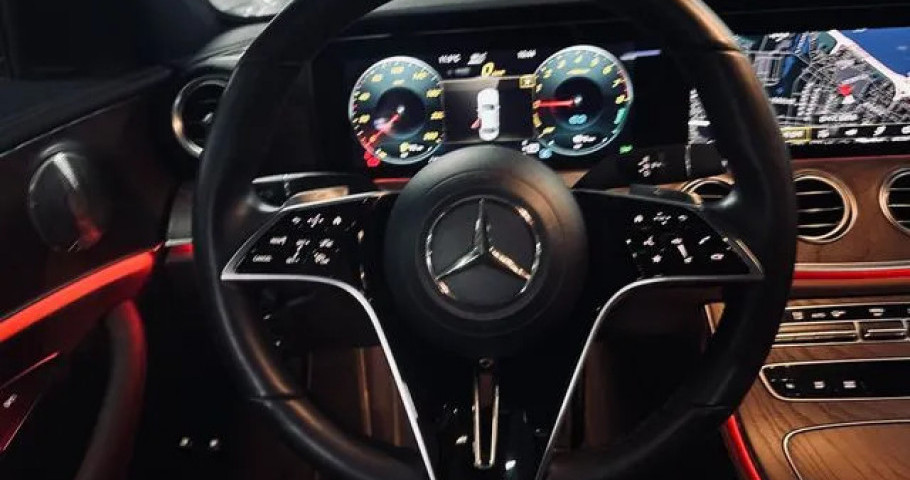 Mercedes-Benz E-Class 