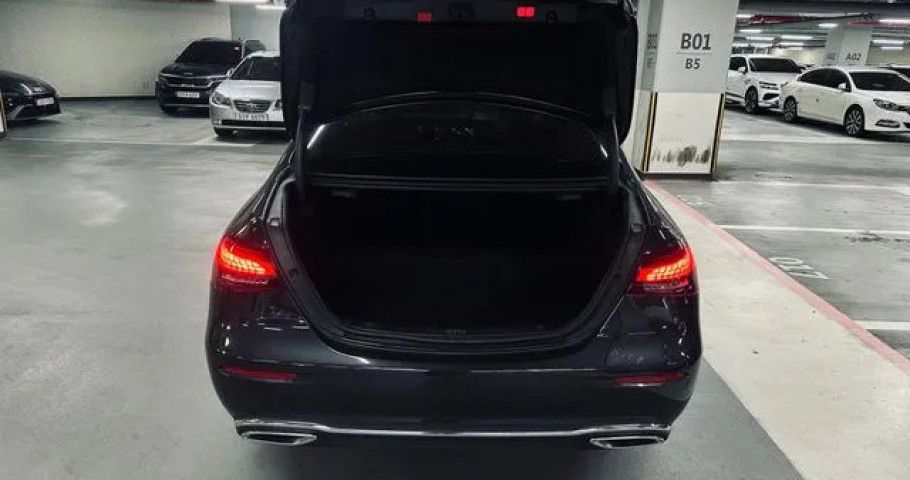 Mercedes-Benz E-Class 