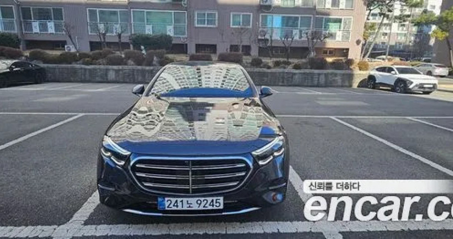 Mercedes-Benz E-Class 