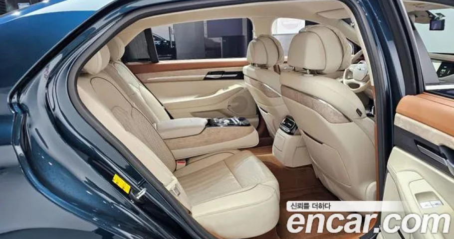 Genesis G90 