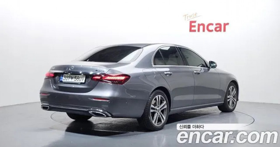 Mercedes-Benz E-Class 