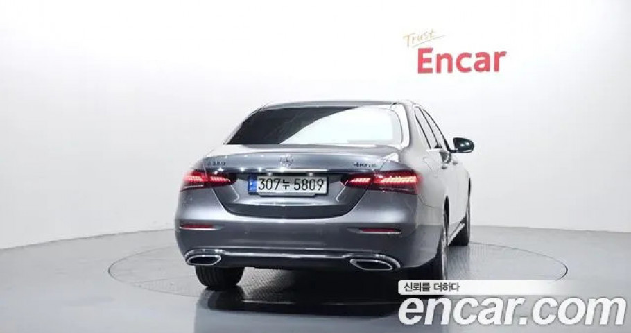 Mercedes-Benz E-Class 