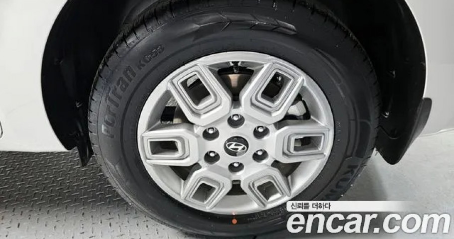 Hyundai Staria 
