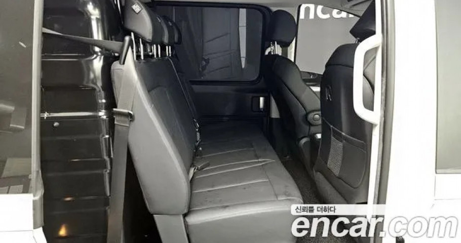 Hyundai Staria 