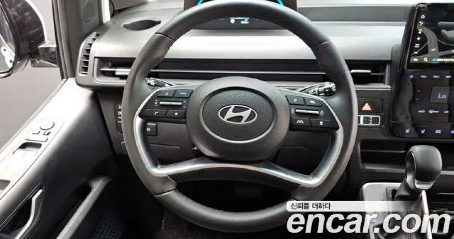 Hyundai Staria 