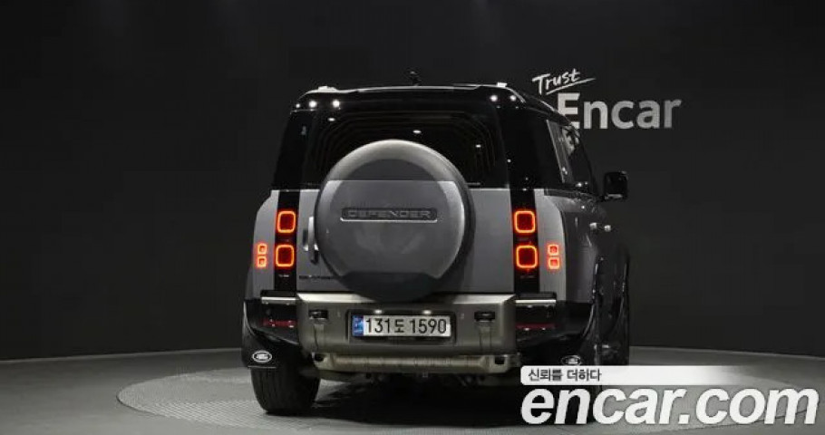 Land Rover Defender 