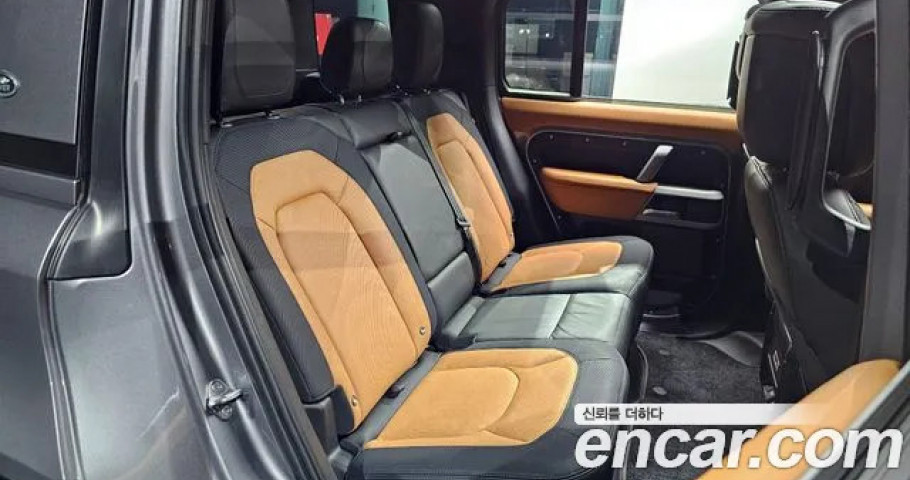 Land Rover Defender 