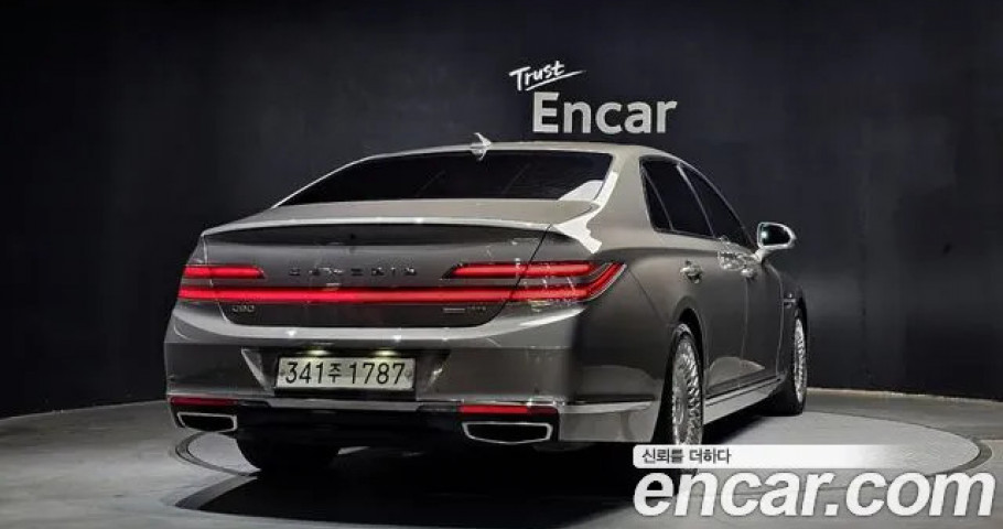 Genesis G90 
