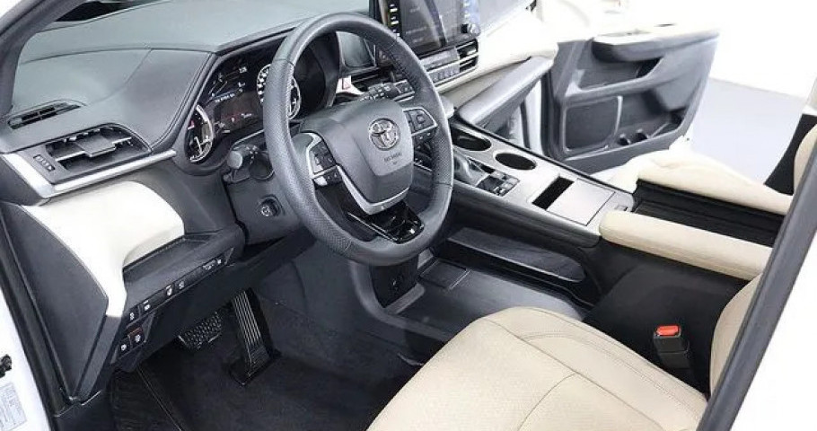 Toyota Sienna 