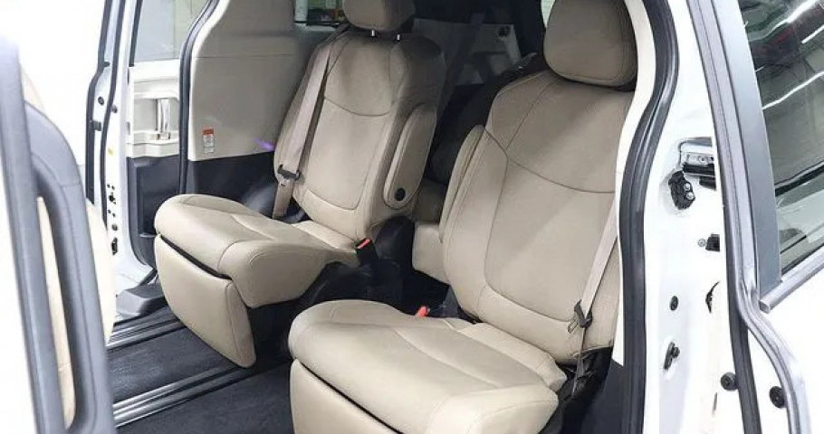 Toyota Sienna 