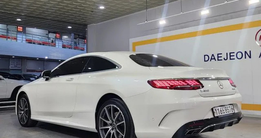 Mercedes-Benz S-Class 