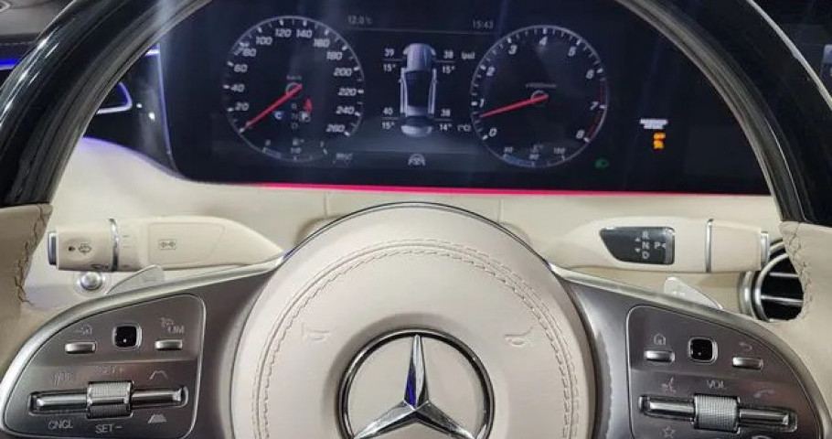 Mercedes-Benz S-Class 