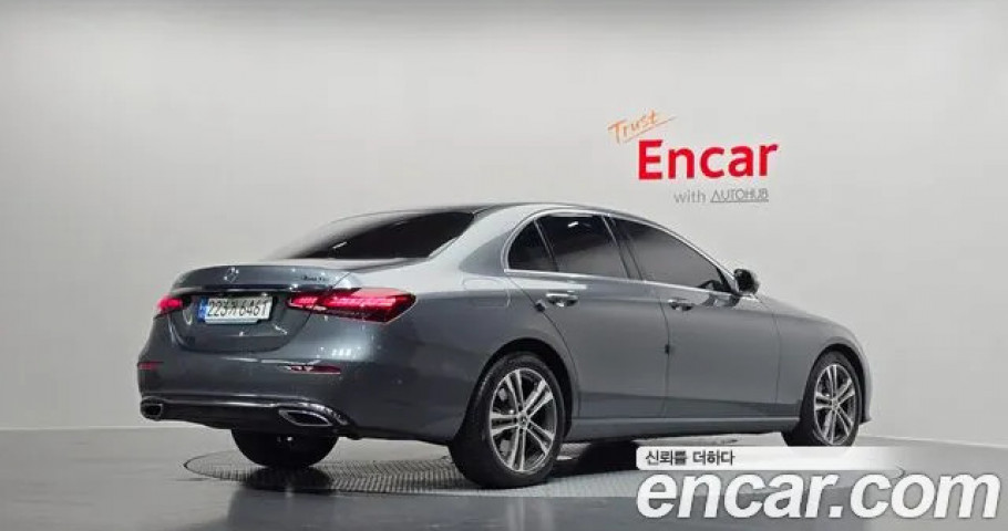 Mercedes-Benz E-Class 