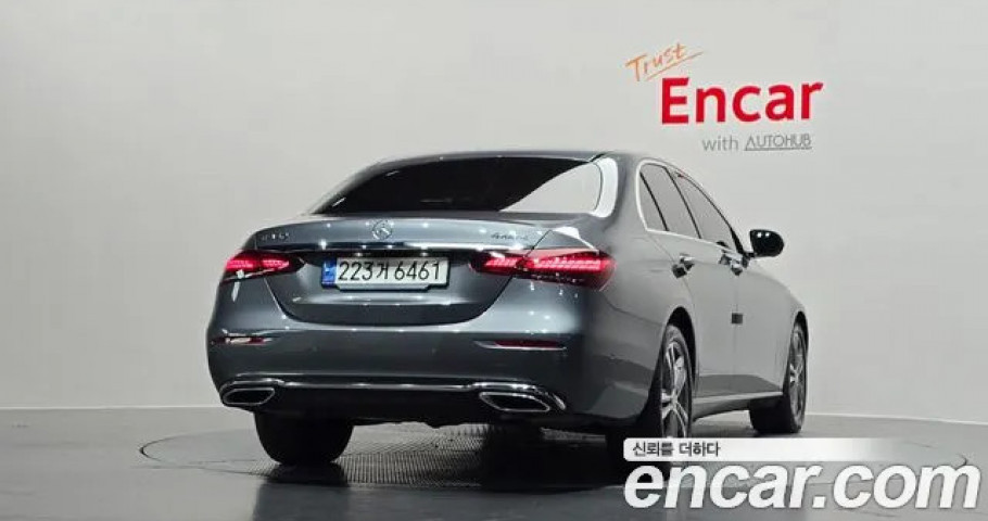 Mercedes-Benz E-Class 