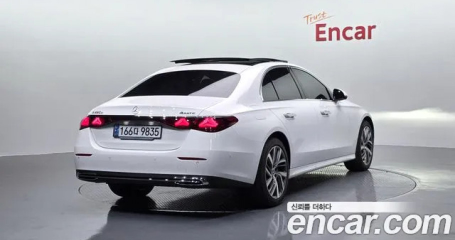 Mercedes-Benz E-Class 