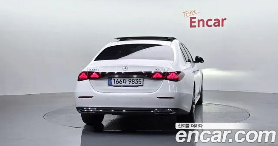 Mercedes-Benz E-Class 