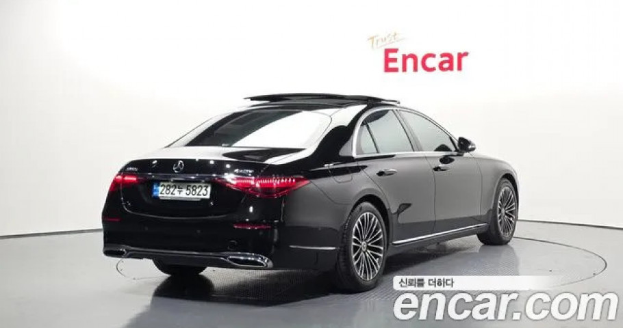 Mercedes-Benz S-Class 