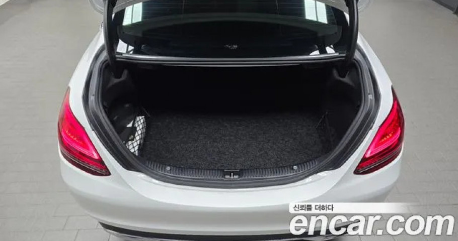 Mercedes-Benz C-Class 