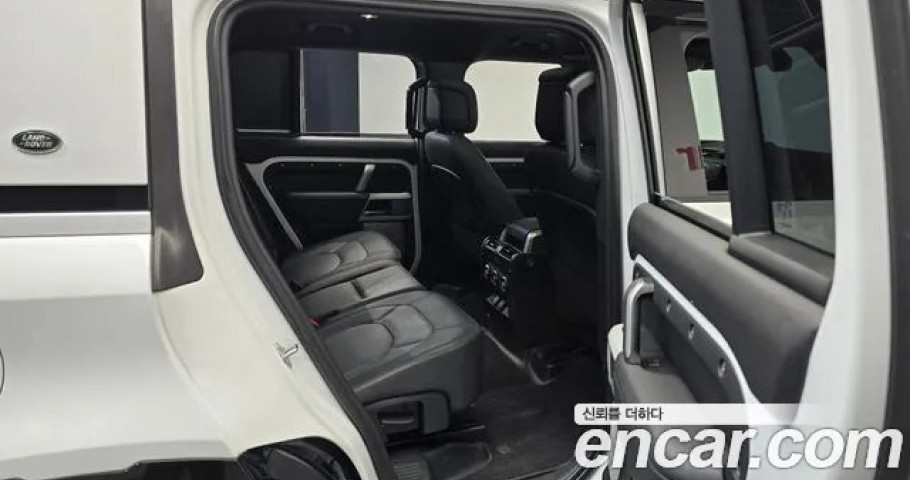 Land Rover Defender 