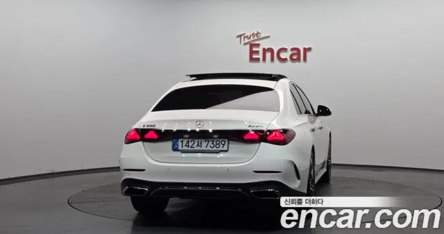 Mercedes-Benz E-Class 