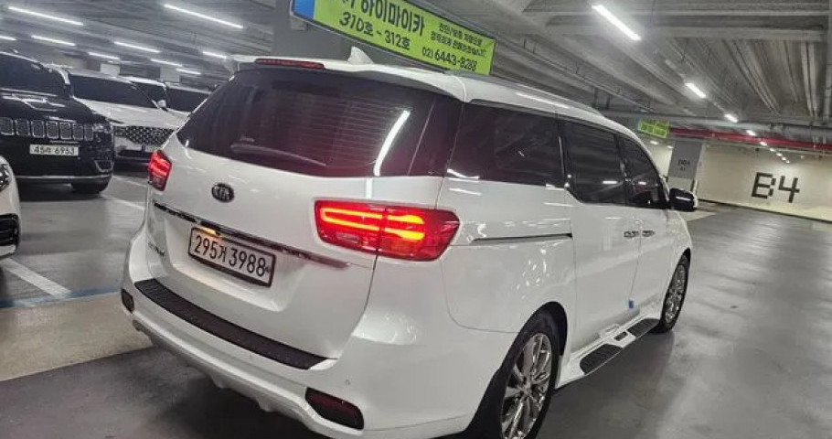 Kia Carnival 