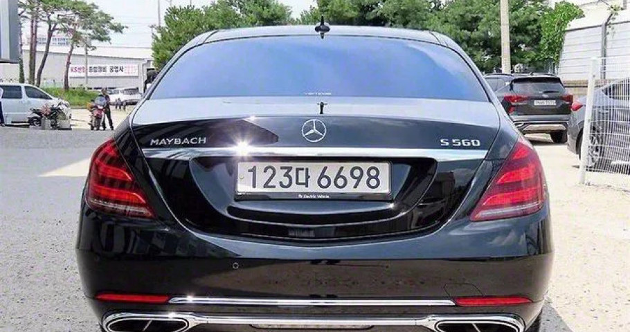 Mercedes-Benz S-Class 