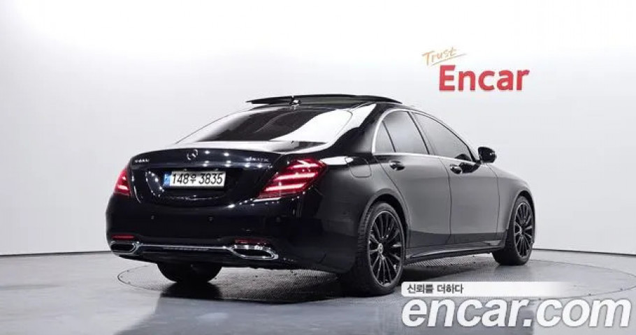 Mercedes-Benz S-Class 
