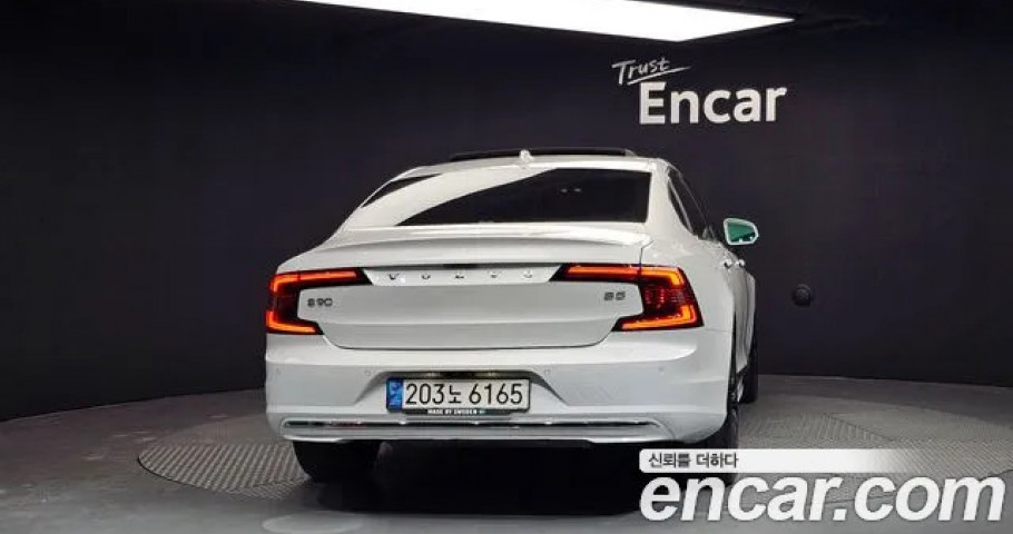 Volvo S90 
