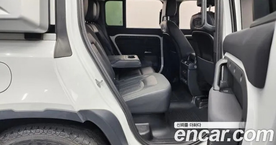 Land Rover Defender 