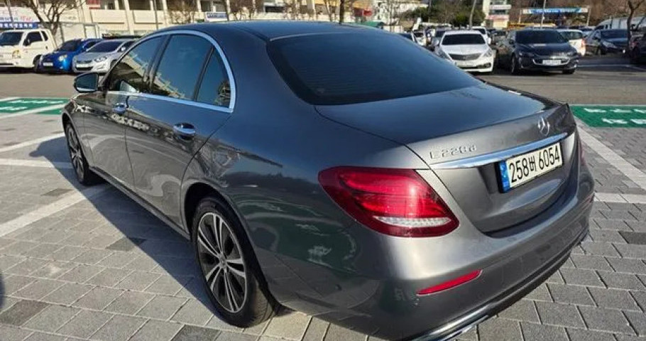 Mercedes-Benz E-Class 