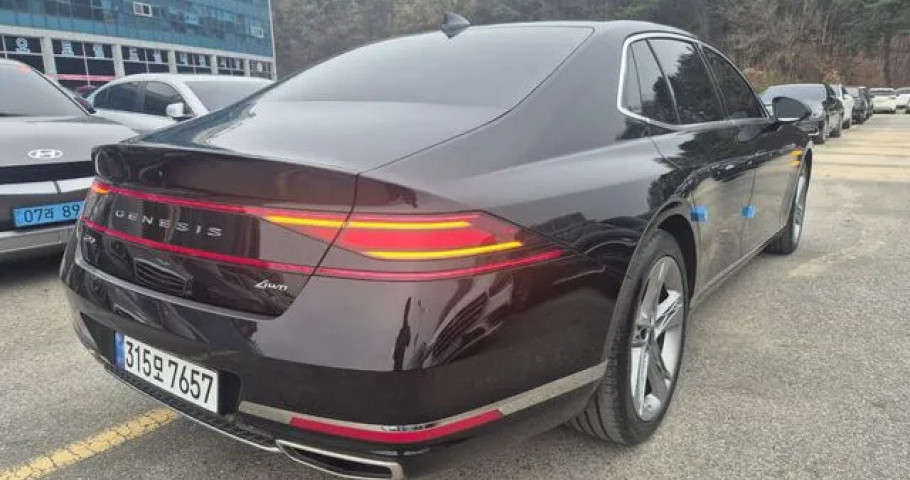 Genesis G90 