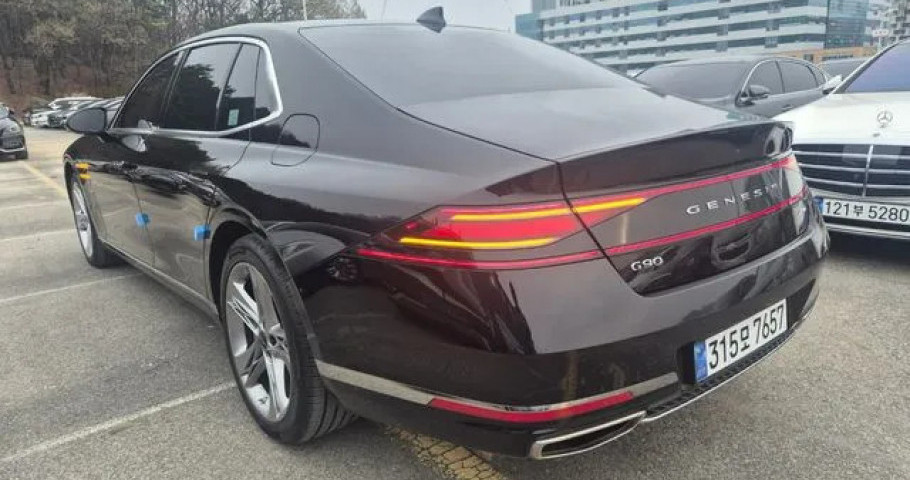 Genesis G90 
