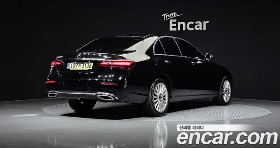 Mercedes-Benz E-Class 
