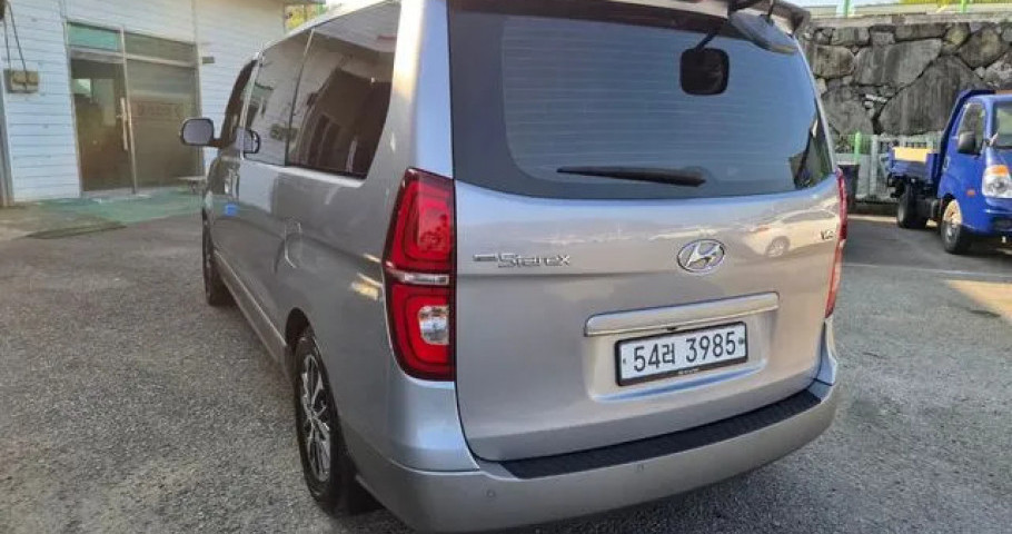 Hyundai Starex 