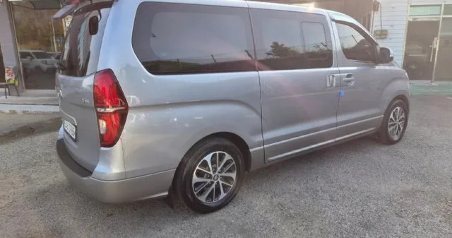 Hyundai Starex 
