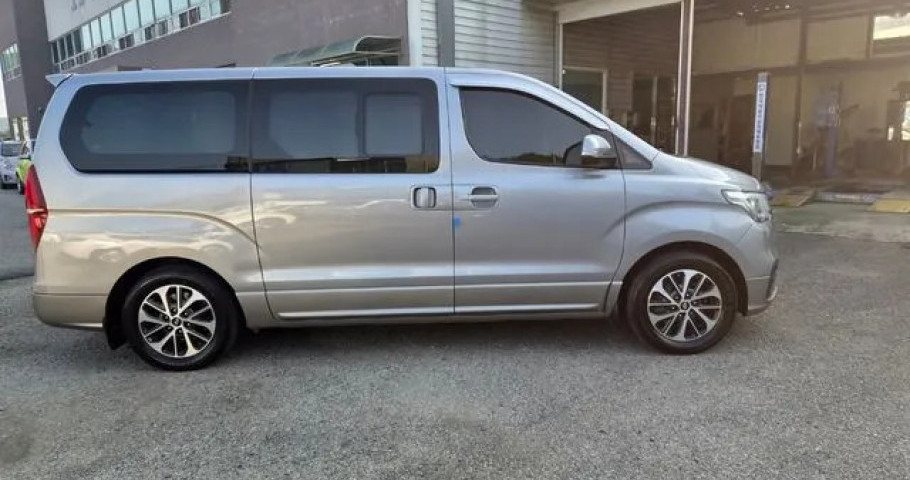 Hyundai Starex 